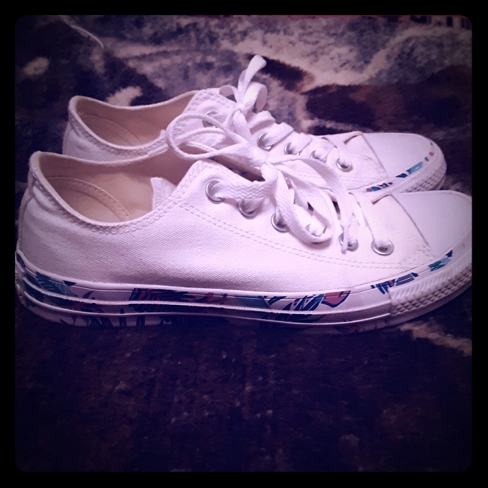White Converse EUC!